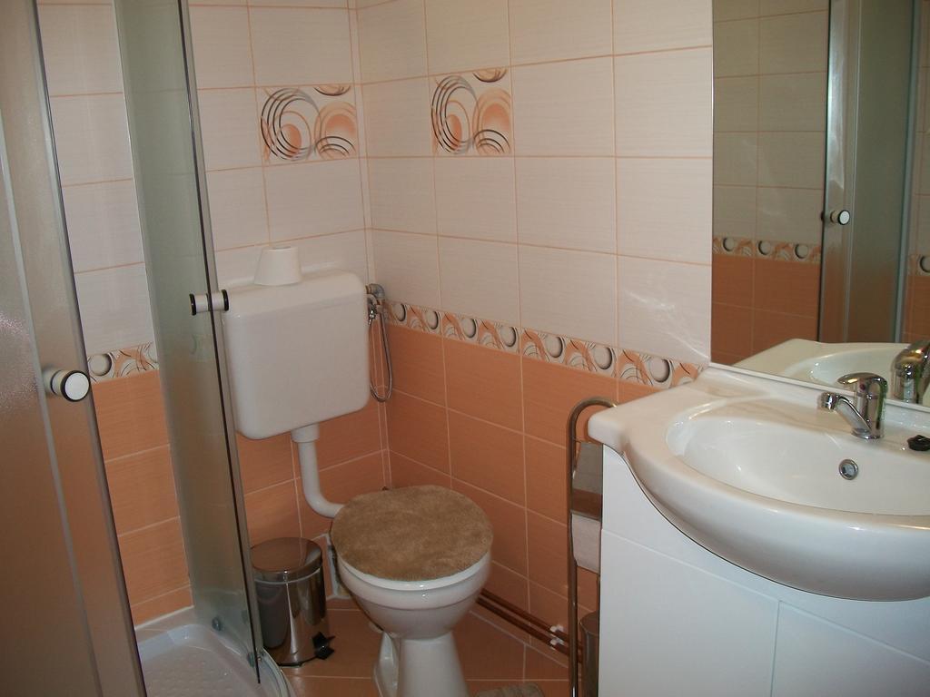 Casa Sara Hotel Săcele Quarto foto